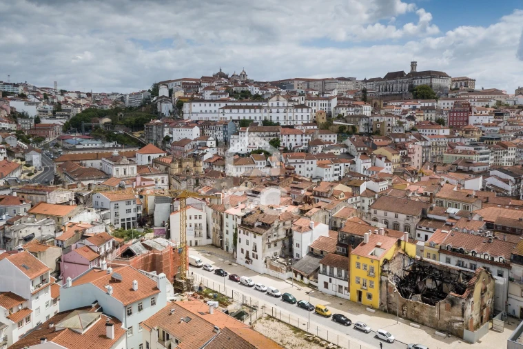 Apartamento T2 para Arrendamento em Sé Nova, Santa Cruz, Almedina e São Bartolomeu Foto 13