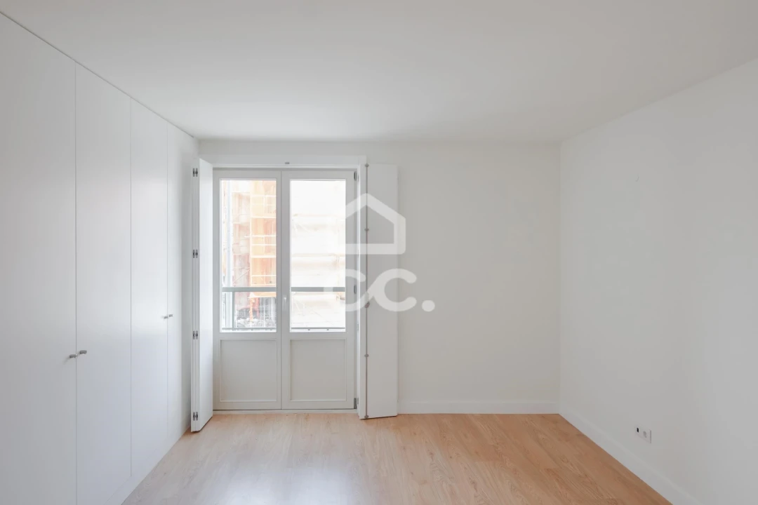 Apartamento T2 para Arrendamento em Sé Nova, Santa Cruz, Almedina e São Bartolomeu Foto 9