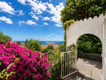 Moradia T8 para Venda em Funchal (Santa Luzia)