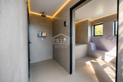 Moradia T8 para Venda em Funchal (Santa Luzia)