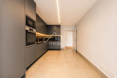 Apartamento T3 para Arrendamento em Avenidas Novas
