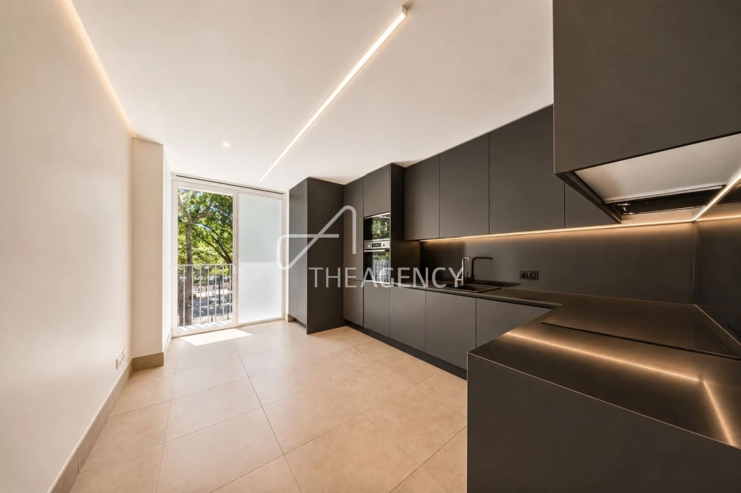 Apartamento T3 para Arrendamento em Avenidas Novas Foto 16