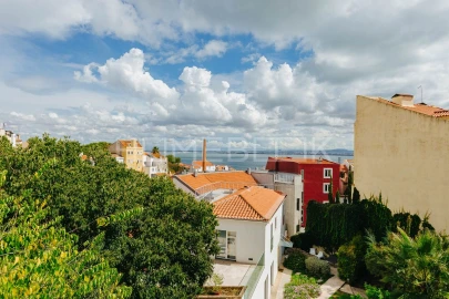 Apartamento T2 para Arrendamento em Santa Maria Maior