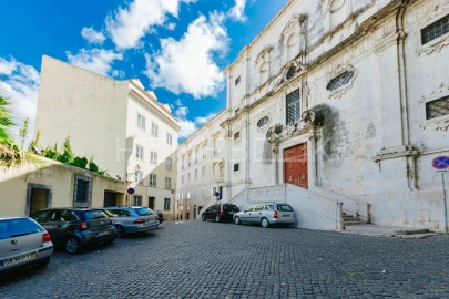 Apartamento T2 para Arrendamento em Santa Maria Maior