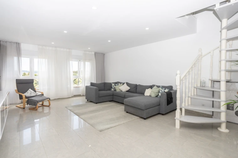 Apartamento T4 para Venda em Algueirão-Mem Martins Foto 6