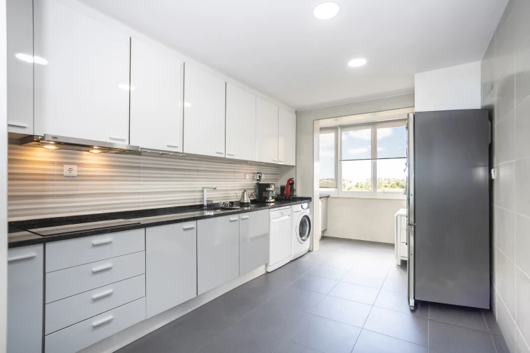 Apartamento T4 para Venda em Algueirão-Mem Martins Foto 16