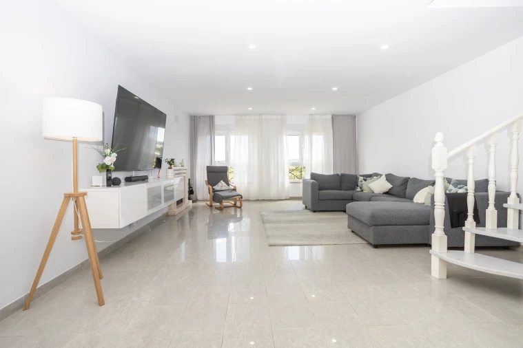 Apartamento T4 para Venda em Algueirão-Mem Martins Foto 5