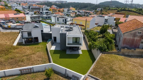 Moradia T4 para Venda em Agualva e Mira-Sintra