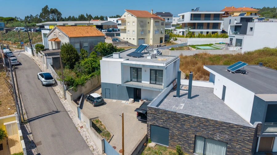 Moradia T4 para Venda em Agualva e Mira-Sintra Foto 31