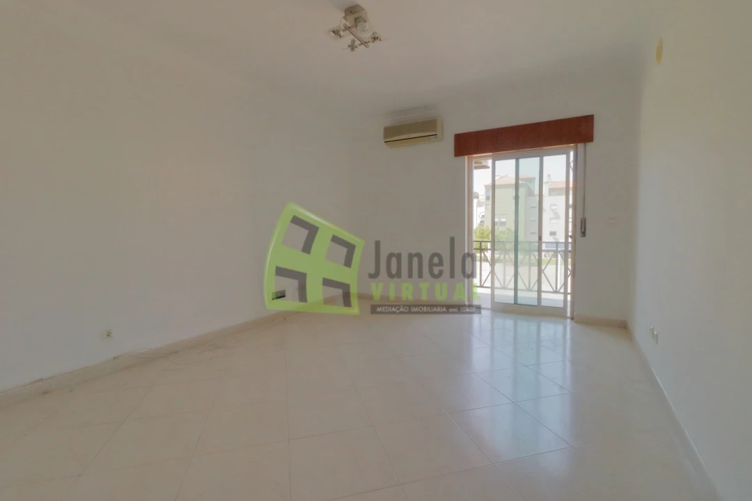 Apartamento T2 para Venda em Quinta do Conde Foto 2