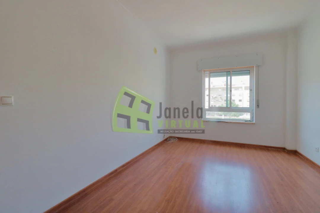 Apartamento T2 para Venda em Quinta do Conde Foto 8