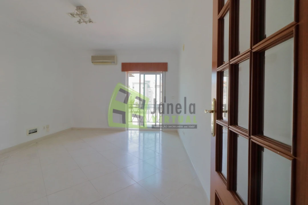 Apartamento T2 para Venda em Quinta do Conde Foto 11