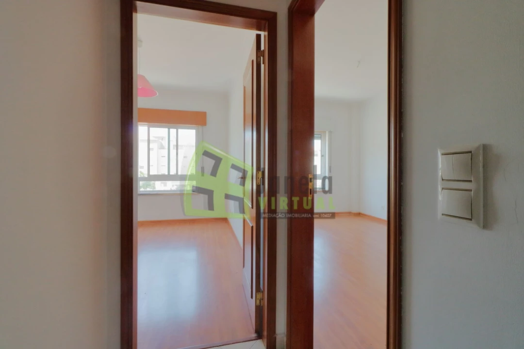 Apartamento T2 para Venda em Quinta do Conde Foto 17