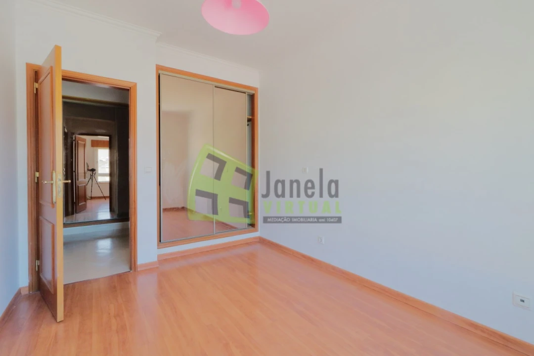 Apartamento T2 para Venda em Quinta do Conde Foto 19