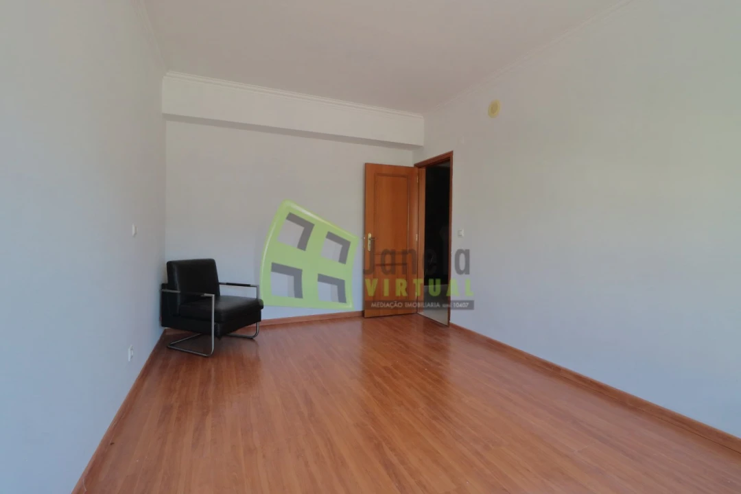 Apartamento T2 para Venda em Quinta do Conde Foto 21