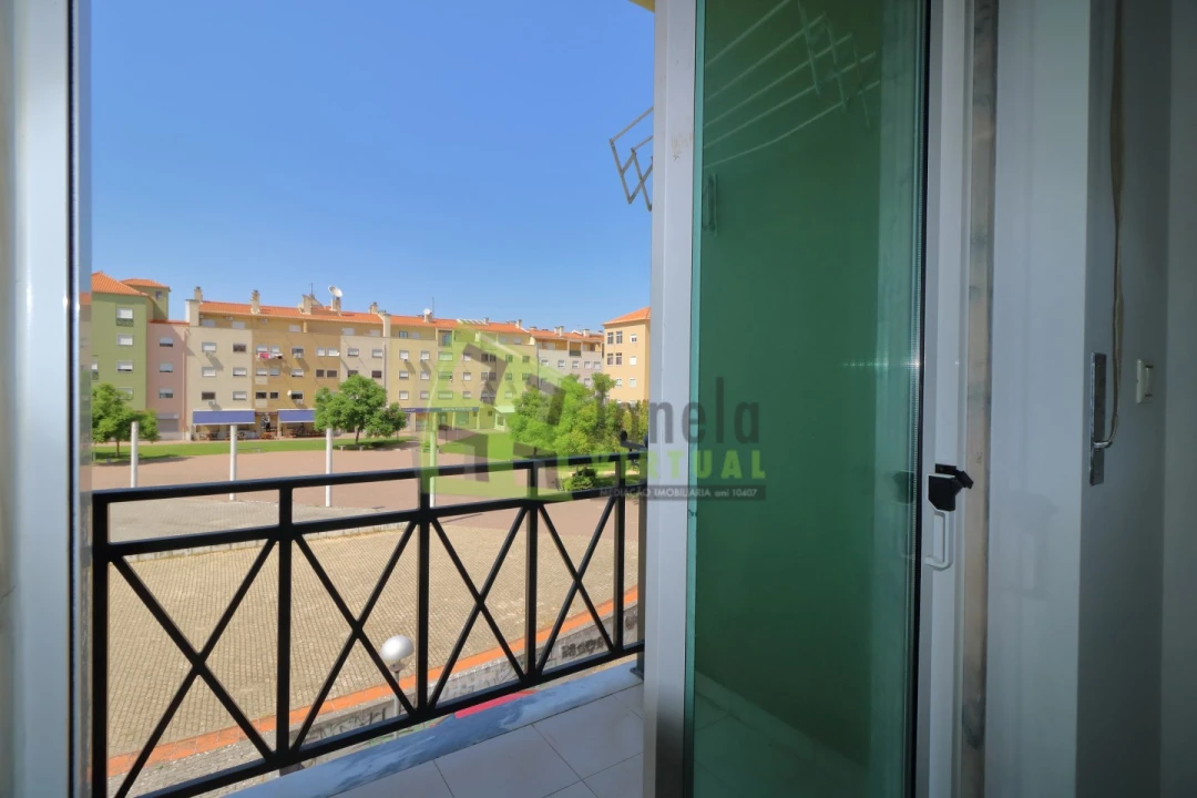 Apartamento T2 para Venda em Quinta do Conde Foto 22