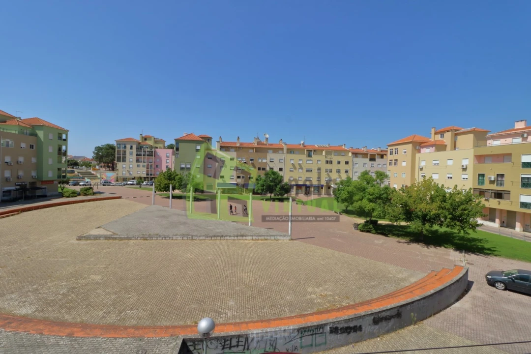 Apartamento T2 para Venda em Quinta do Conde Foto 23