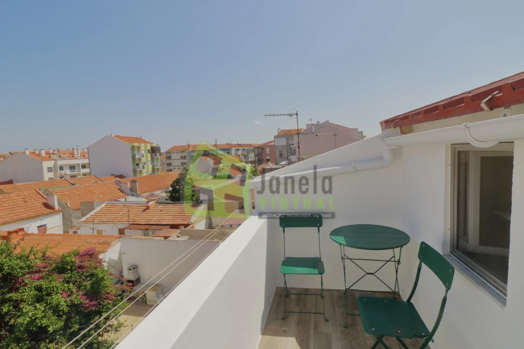 Apartamento T2 para Venda em Baixa da Banheira e Vale da Amoreira Foto 1