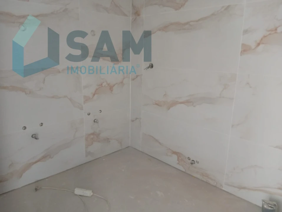 Moradia T4 para Venda em Silveira Foto 17
