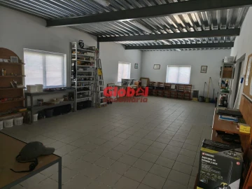 Armazém para Venda em Nelas