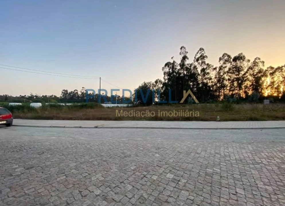 Terreno para Venda em Retorta e Tougues Foto 3