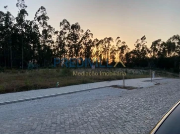 Terreno para Venda em Retorta e Tougues