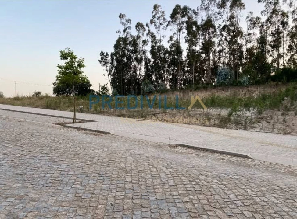 Terreno para Venda em Retorta e Tougues Foto 4