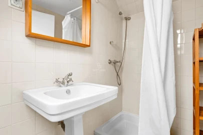 Apartamento T2 para Venda em Santa Maria e São Miguel, São Martinho, São Pedro Penaferrim