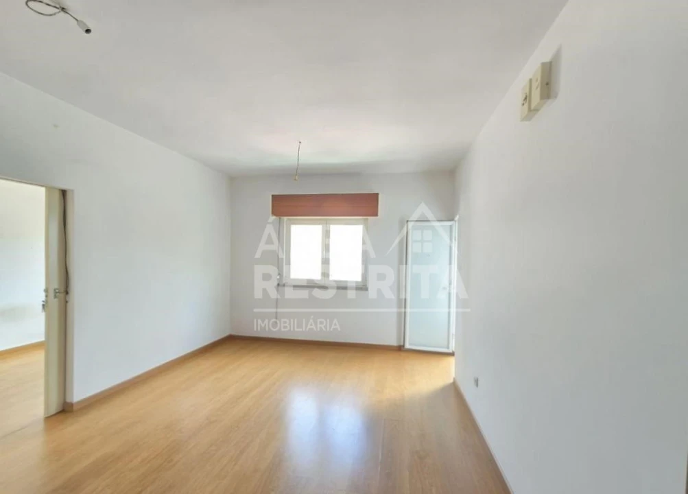 Apartamento T2 para Venda em Águas Livres Foto 6