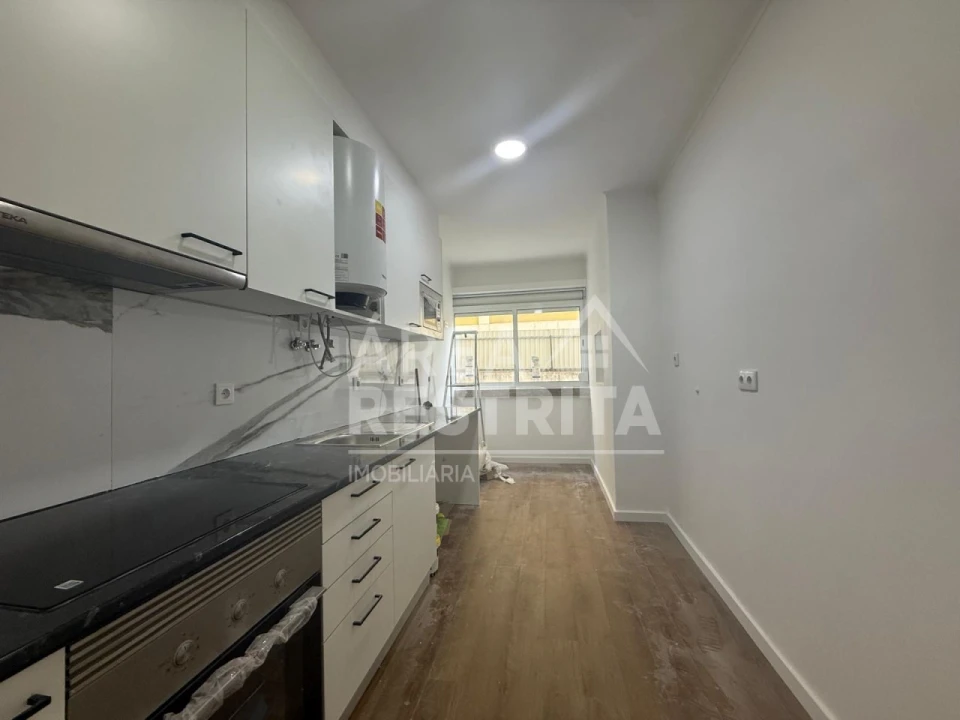 Apartamento T2 para Venda em Penha de França Foto 9