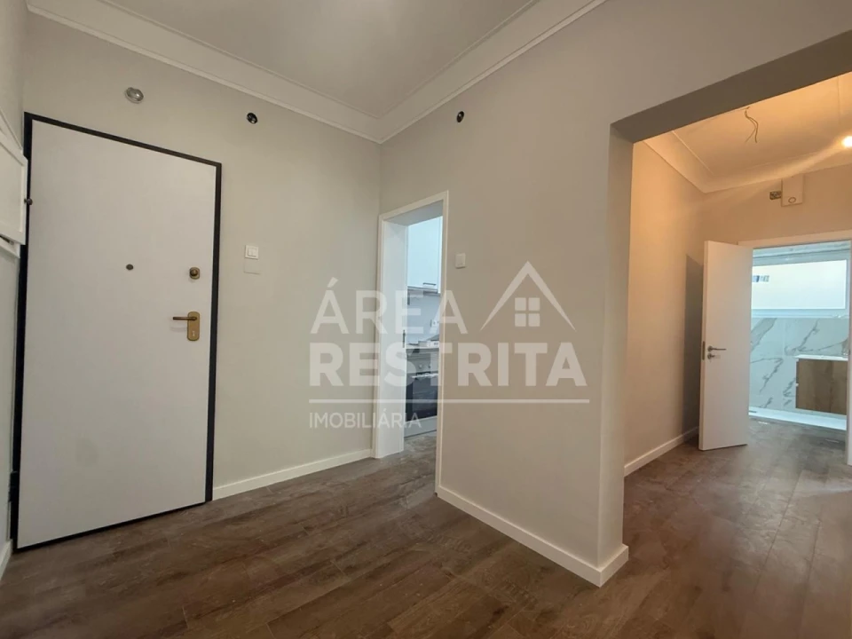 Apartamento T2 para Venda em Penha de França Foto 12