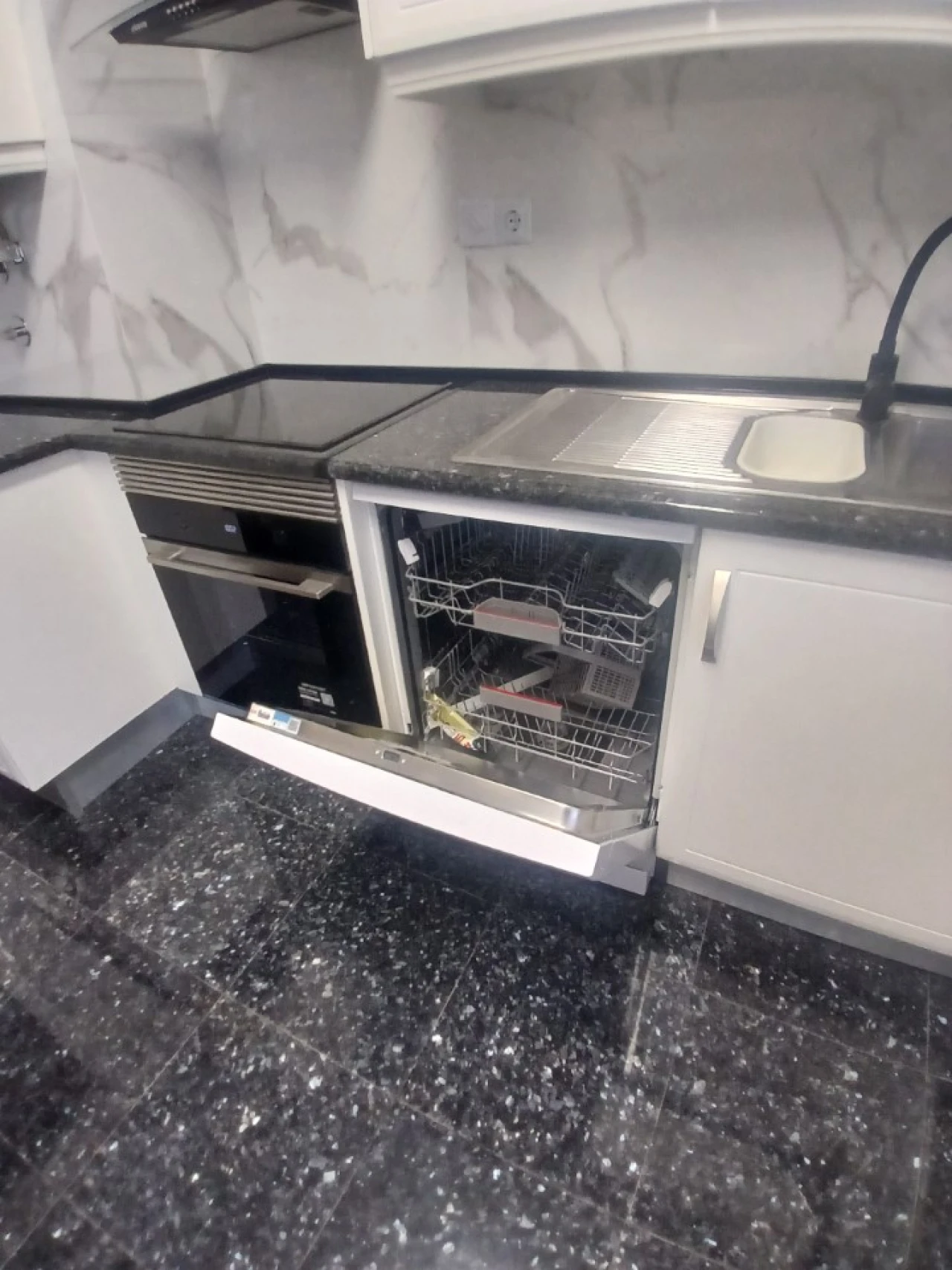 Apartamento T4 para Venda em Oeiras e São Julião da Barra, Paço de Arcos e Caxias Foto 1