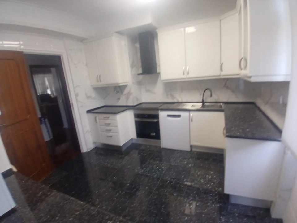 Apartamento T4 para Venda em Oeiras e São Julião da Barra, Paço de Arcos e Caxias Foto 9
