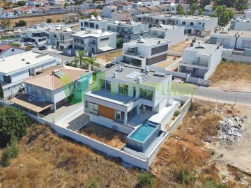 Moradia T3 para Venda em Estômbar e Parchal