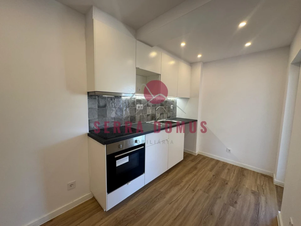 Apartamento T2 para Venda em Queluz e Belas Foto 3