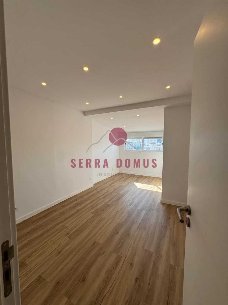 Apartamento T2 para Venda em Queluz e Belas Foto 4