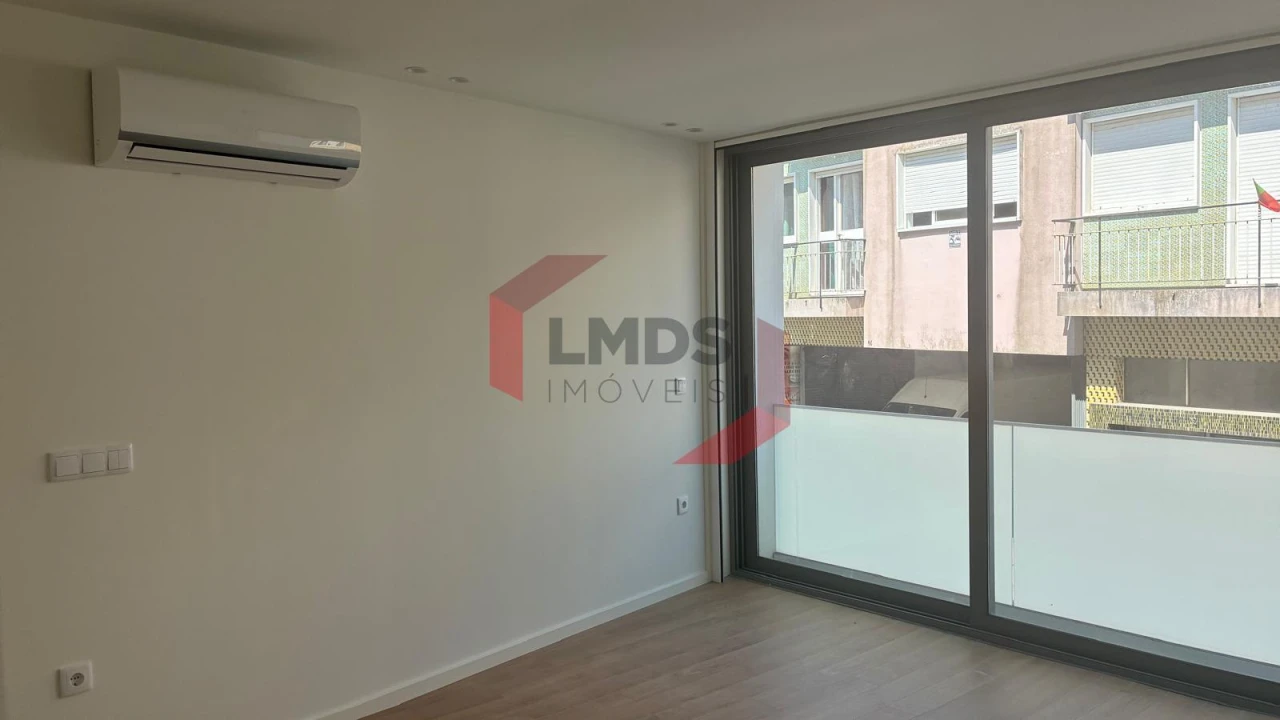 Apartamento T2 para Venda em Cedofeita, Santo Ildefonso, Sé, Miragaia, São Nicolau e Vitória Foto 1