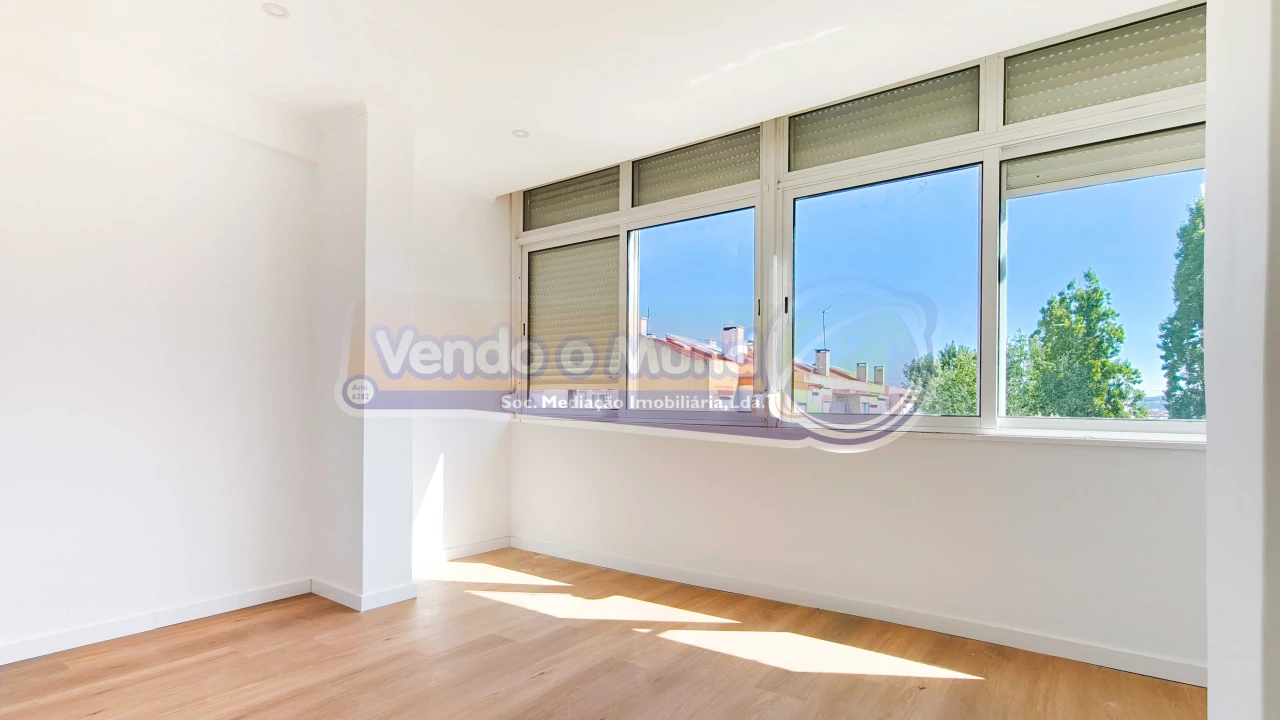 Apartamento T2 para Venda em Odivelas Foto 12