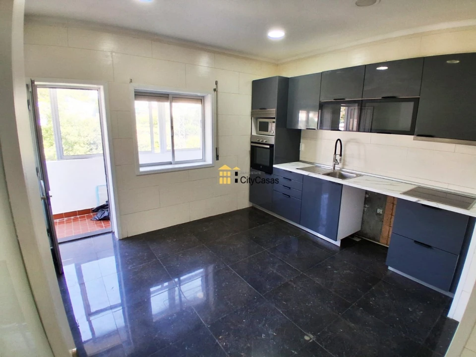 Apartamento T3 para Venda em Fânzeres e São Pedro da Cova Foto 2
