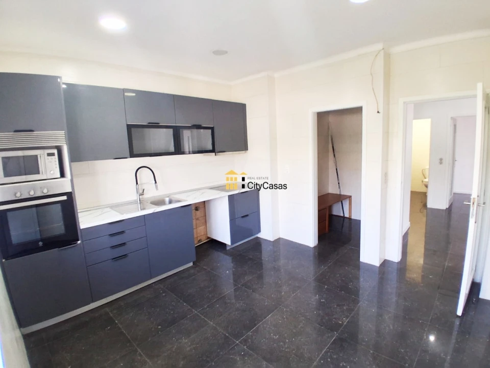Apartamento T3 para Venda em Fânzeres e São Pedro da Cova Foto 1