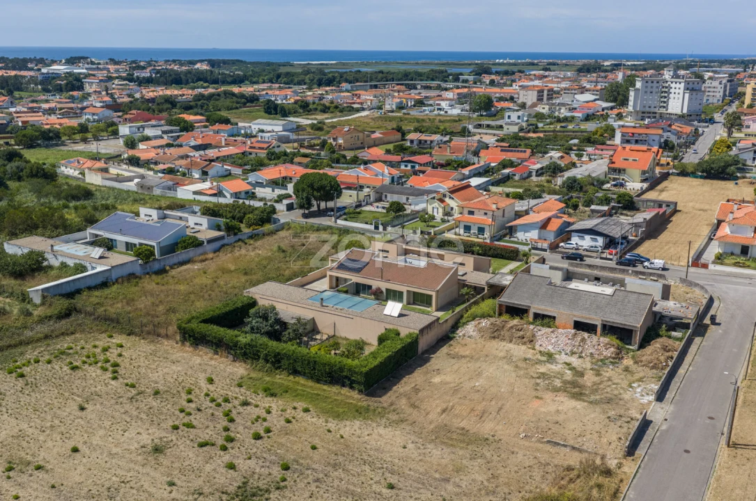 Moradia T4 para Venda em Esmoriz Foto 25