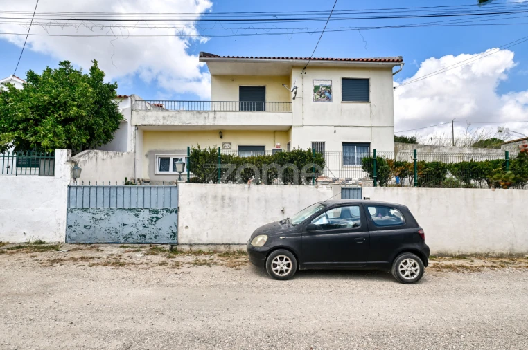 Moradia T5 para Venda em Rio de Mouro Foto 2