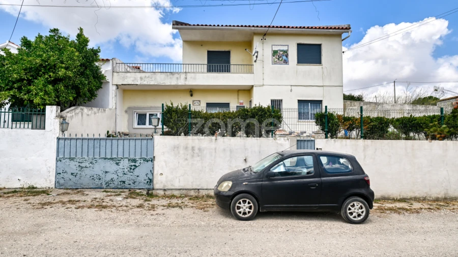 Moradia T5 para Venda em Rio de Mouro