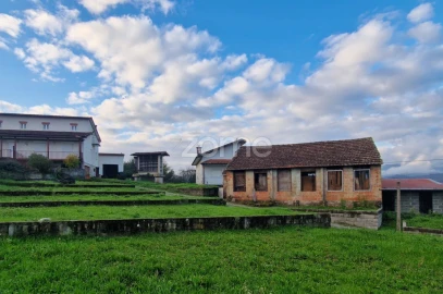 Moradia T6 para Venda em Oliveira de Frades, Souto de Lafões e Sejães