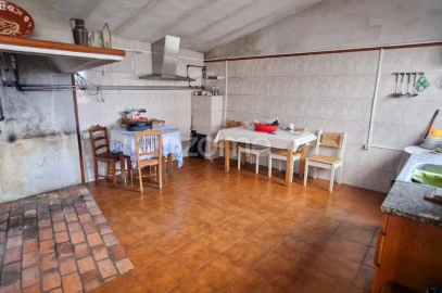 Moradia T6 para Venda em Oliveira de Frades, Souto de Lafões e Sejães