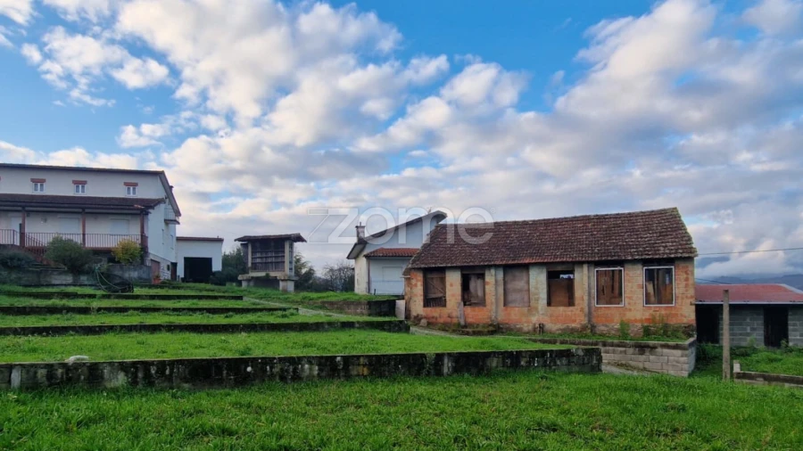 Moradia T6 para Venda em Oliveira de Frades, Souto de Lafões e Sejães