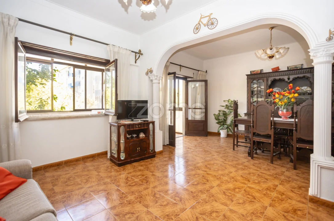 Apartamento T3 para Venda em Laranjeiro e Feijó Foto 1