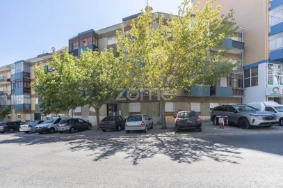Apartamento T3 para Venda em Laranjeiro e Feijó
