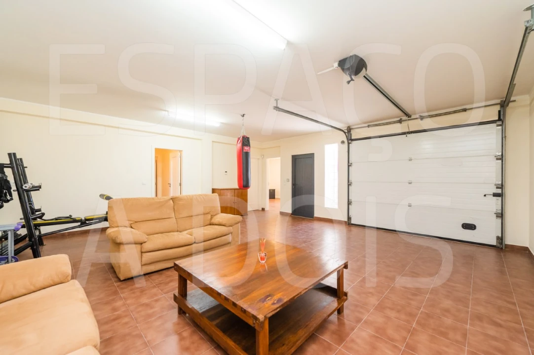 Moradia T4 para Venda em Carvoeira Foto 103