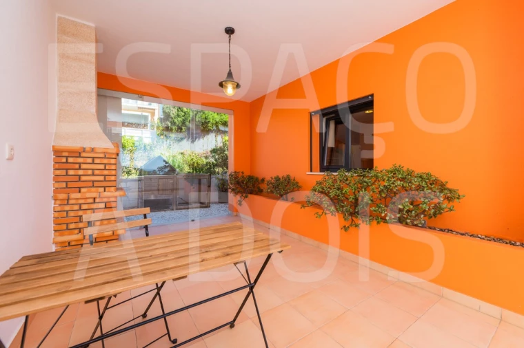 Moradia T4 para Venda em Carvoeira Foto 46